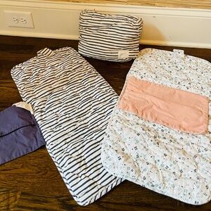 Pehr On The Go Pouch & 2 Portable Changing Pads